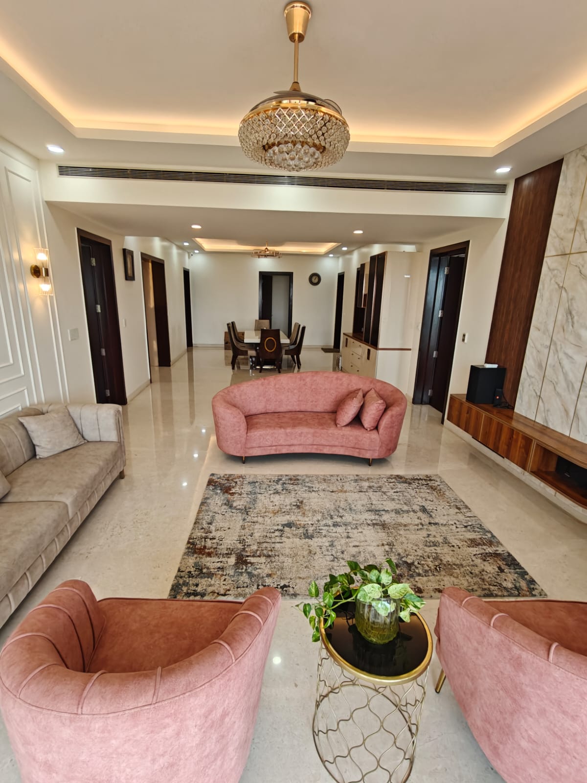 POSH SPACIOUS 4 BEDROOM APARTMENT FOR RENT IN PRESTIGE WHITE MEADOWS