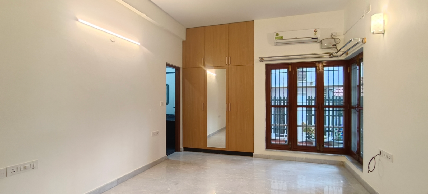 ELEGANT 3 BHK SEMI-FURNISHED CHESTNUT VILLA FOR RENT IN PRESTIGE OZONE WHITEFIELD
