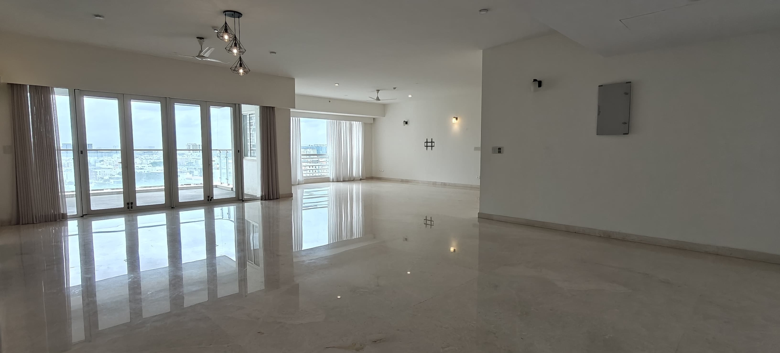 ELEGANT 4 BEDROOM PREMIUM APARTMENT FOR RENT AT PRESTIGE WHITE MEADOWS