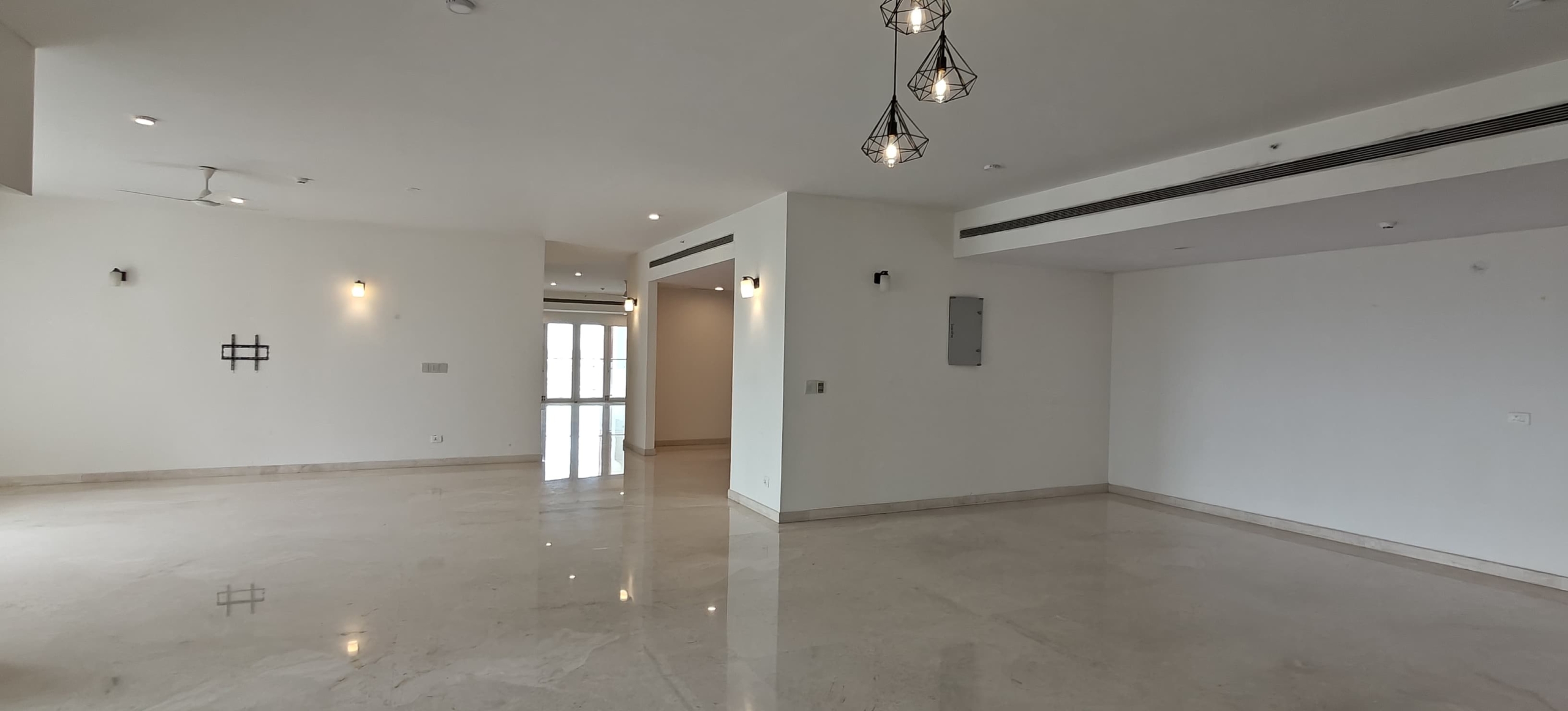 SPACIOUS PREMIUM 4 BEDROOM APARTMENT FOR SALE IN PRESTIGE WHITE MEADOWS