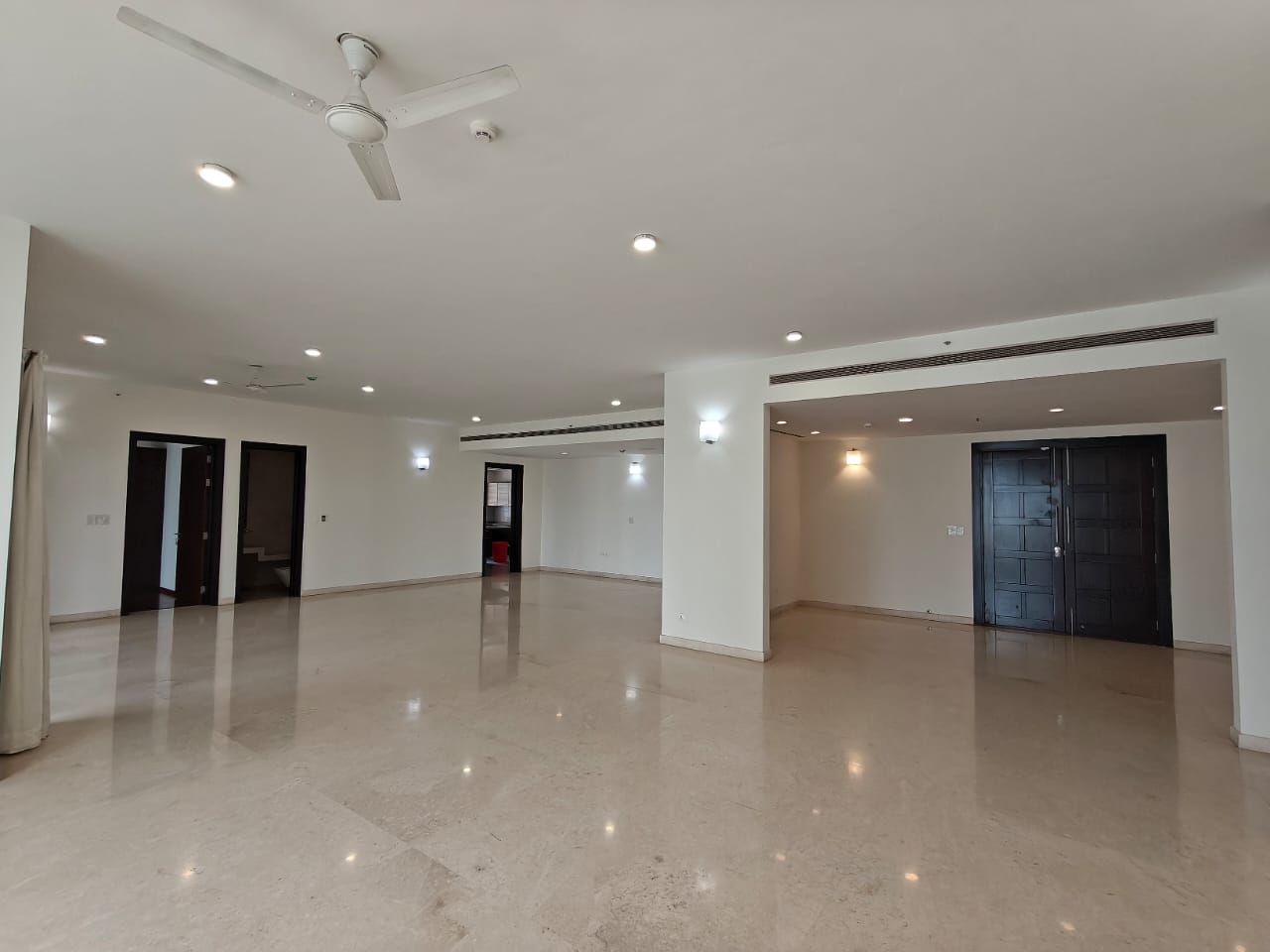 SPACIOUS PREMIUM 4 BEDROOM APARTMENT FOR SALE IN PRESTIGE WHITE MEADOWS